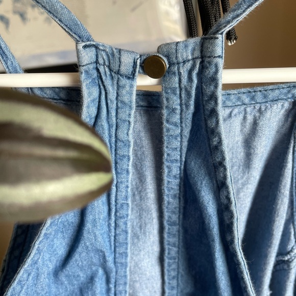 Denim strappy keyhole dress - Picture 5 of 5